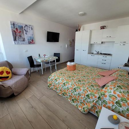 Rosato 3 Sea View Apartment Lignano Sabbiadoro Buitenkant foto